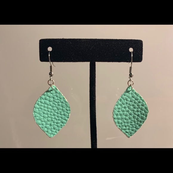 Handmade leather earrings - Picture 4 of 4